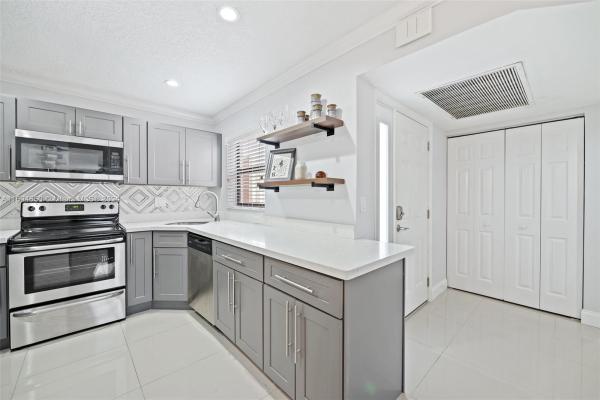 Applewood Village 2, 2731 S Carambola Cir S #1906, Coconut Creek, Florida 33066, image 2
