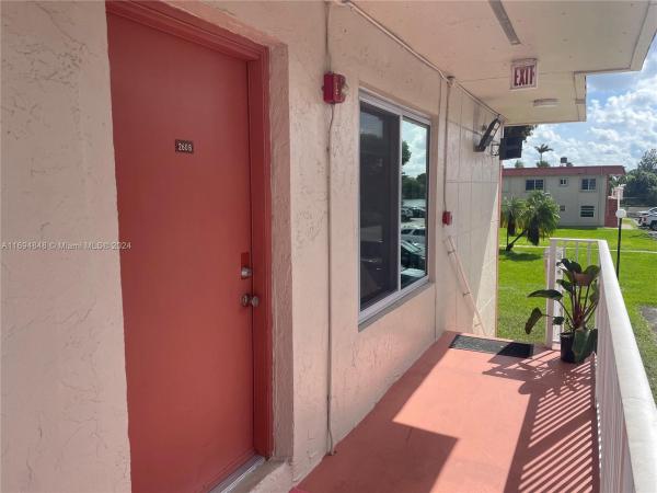 Royale Green, 12850 SW 43rd Dr #260, Kendale Lakes, Florida 33175, image 3