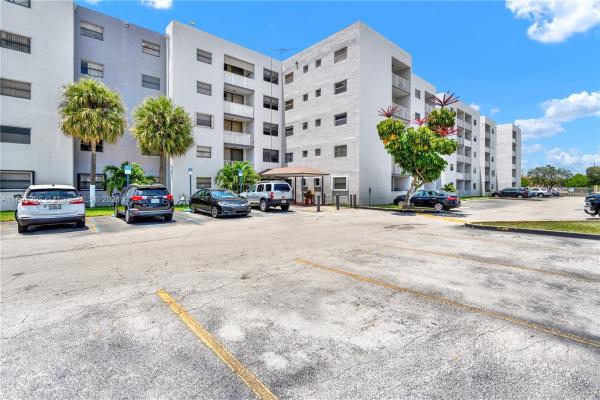 Fontainebleau Gardens, 8075 NW 7th St #311, Fountainebleau, Florida 33126, image 1
