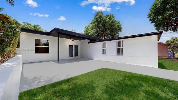 Biscayne Palms, 28 NE 165th St, North Miami Beach, Florida 33162, image 1