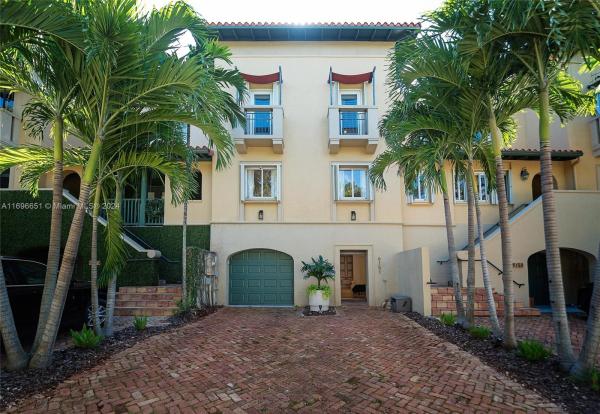 Royal Harbour Yacht Club, 6151 Paradise Point Dr #6151, Palmetto Bay, Florida 33157, image 1