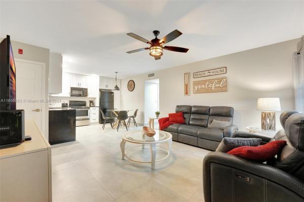 Pompano Place, 221 SE 9th Ave #102, Pompano Beach, Florida 33060, image 1