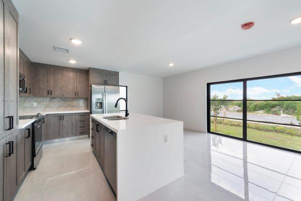 On Alba, 1347 NW 2nd St, Florida City, Florida 33034, image 3