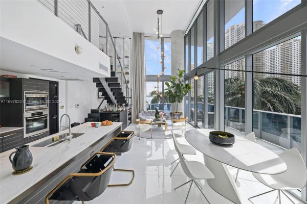 Epic Hotel & Residences, 200 Biscayne Boulevard Way #309, Miami, Florida 33131, image 1
