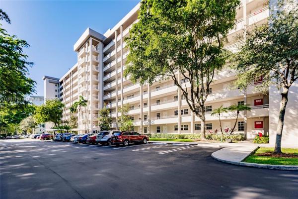 Oaks Lane At Palm-Aire, 605 Oaks Dr #304, Pompano Beach, Florida 33069, image 1