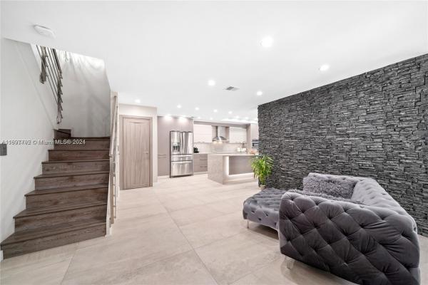 West Lake Village, 1040 Satinleaf St, Hollywood, Florida 33019, image 3