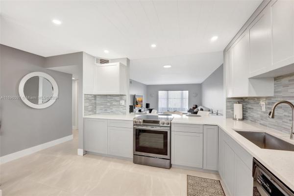 Lakes Of Carriage Hills, 4970 E Sabal Palm Blvd #408, Tamarac, Florida 33319, image 1
