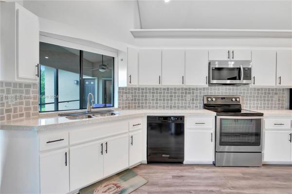 Jacaranda Country Club, 710 Bluebird Ln, Plantation, Florida 33324, image 1