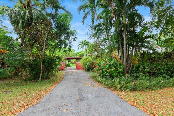 Hialeah Golf Course, 188 Cherokee St, Miami Springs, Florida 33166, image 1