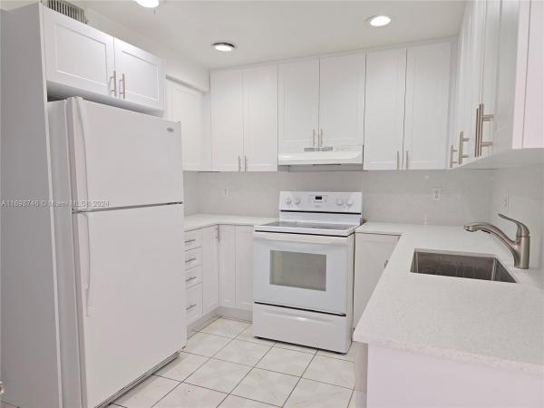 Coral Reef Townhouses, 15389 S Dixie Hwy 41st Hwy #41, Palmetto Bay, Florida 33157, image 1
