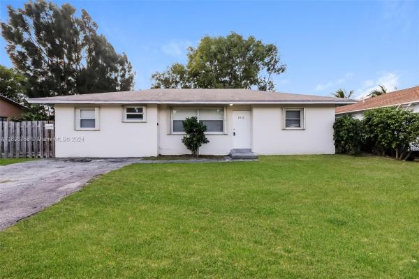 Rolling Green Ridge, 1851 NE 2nd Ln, Boynton Beach, Florida 33435, image 1