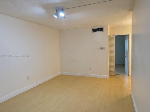 Star Paradise, 415 NE 2nd St #122, Hallandale Beach, Florida 33009, image 1