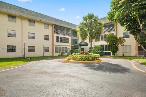 Sabal Palm Village, 4990 E Sabal Palm Blvd #320, Tamarac, Florida 33319, image 1
