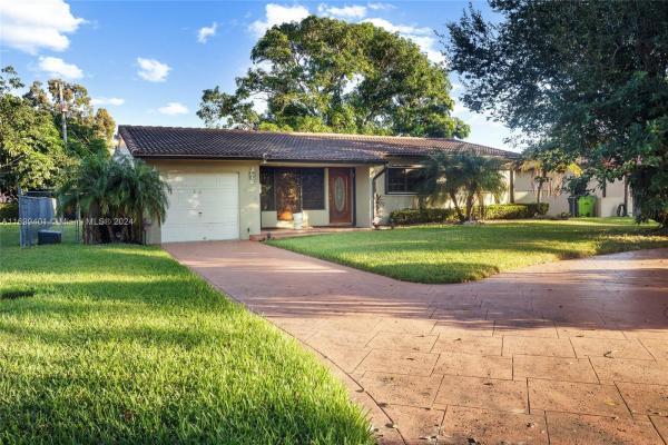 Glendale Manor, 475 NW 87th St, El Portal, Florida 33150, image 1