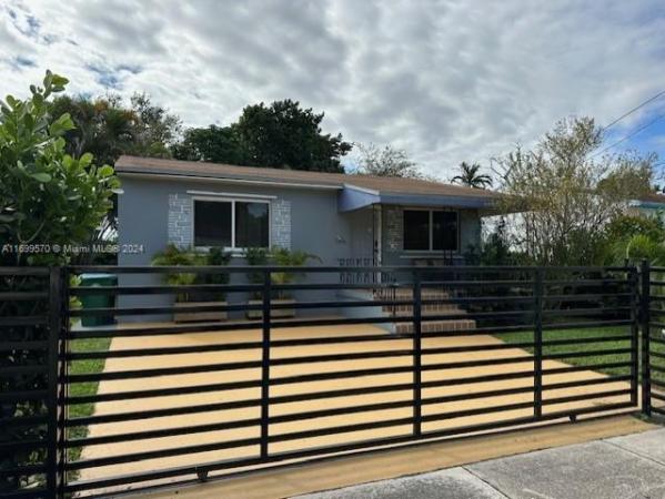 Curry, 810 NW 43rd St, Miami, Florida 33127, image 1