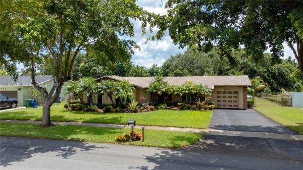 Nora, 1820 NW 179th St, Miami Gardens, Florida 33056, image 1