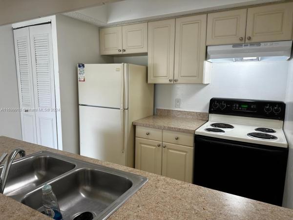 Sun Vista Gardens, 5654 Rock Island Rd #220, Tamarac, Florida 33319, image 2