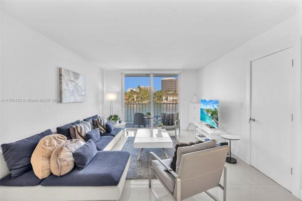 Island Place At Bay Harbor, 9721 E Bay Harbor Dr #2E, Bay Harbor Islands, Florida 33154, image 3