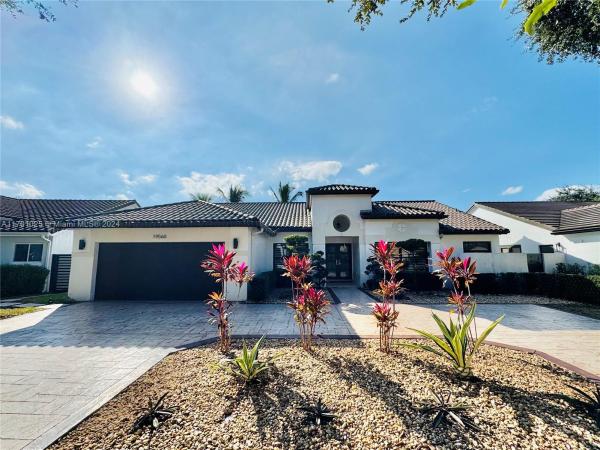 Lakes On The Green, 19560 NW 88th Ave, Hialeah, Florida 33018, image 1