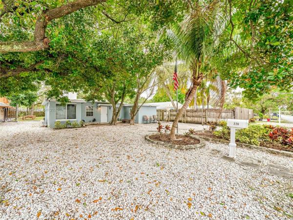 Croissant Park, 228 SW 14th Ct, Fort Lauderdale, Florida 33315, image 1