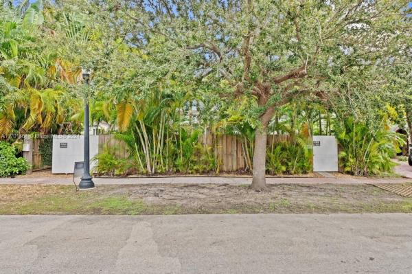 Isle Of Normandy Trouville, 1545 Biarritz Dr, Miami Beach, Florida 33141, image 1