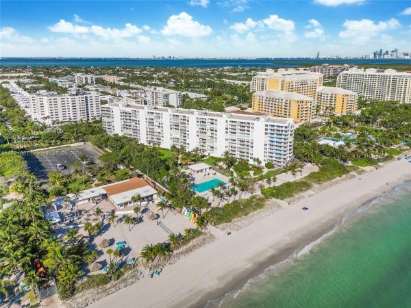 Sands Of Key Biscayne, 605 Ocean Dr #4L, Key Biscayne, Florida 33149, image 3