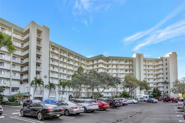 Water Chase At Cypress Bend, 2334 S Cypress Bend Dr #107, Pompano Beach, Florida 33069, image 1
