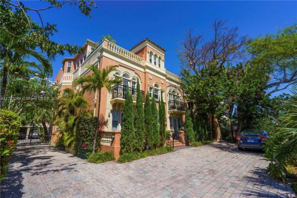 2870 Pine Tree, 2870 Pine Tree Dr #PH5, Miami Beach, Florida 33140, image 1