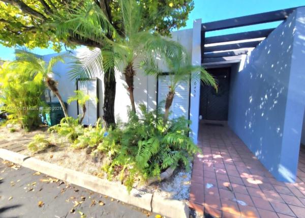 Windmill Gate, 6435 Windmill Gate Rd, Miami Lakes, Florida 33014, image 1
