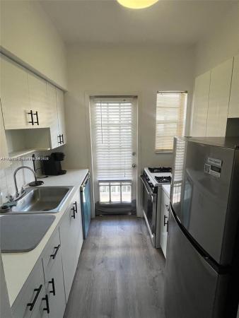 Meridian Court, 911 Meridian Ave #202, Miami Beach, Florida 33139, image 1