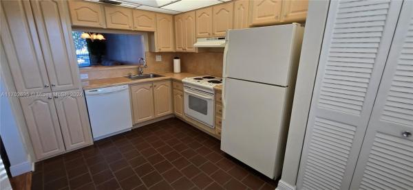 Colony Point, 1101 Colony Point Cir #219, Pembroke Pines, Florida 33026, image 1