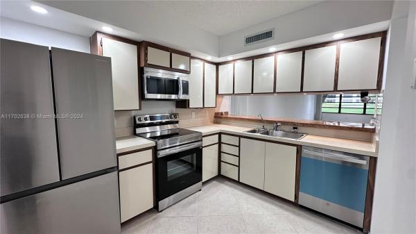 Whitehall 2 Of Pine Island Ridge, 1703 Whitehall Dr #104, Davie, Florida 33324, image 1