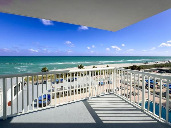 The Carriage House, 5401 Collins Ave #402, Miami Beach, Florida 33140, image 1