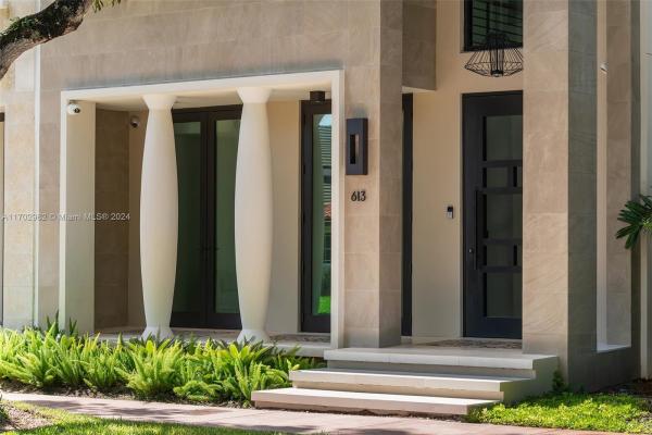 Almeria Square, 613 Almeria Ave, Coral Gables, Florida 33134, image 1
