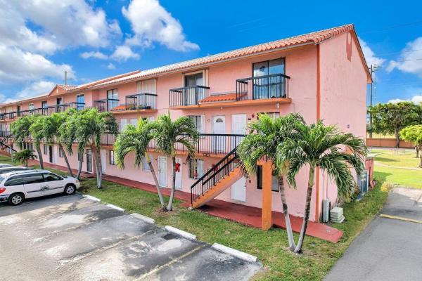 Hialeah Club Villas, 2178 W 60th St #18114, Hialeah, Florida 33016, image 2
