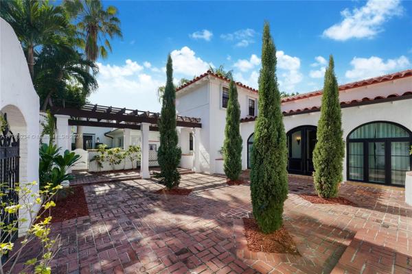 Beach View, 5660 Pine Tree Dr, Miami Beach, Florida 33140, image 1