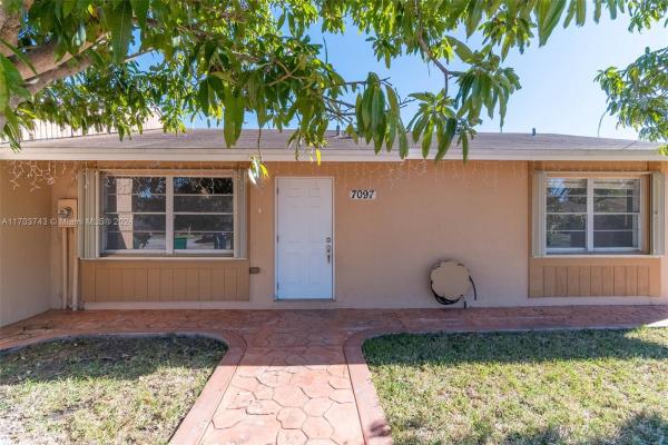 Westwind Lakes Townhouses, 7097 SW 152nd Pl, Kendall West, Florida 33193, image 1