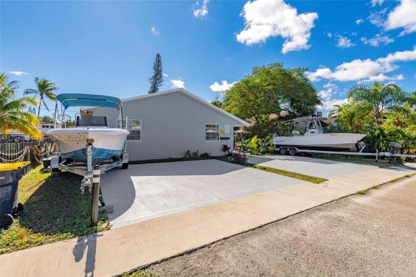North Hollywood, 235 - 237 SW 12th St, Dania Beach, Florida 33004, image 1