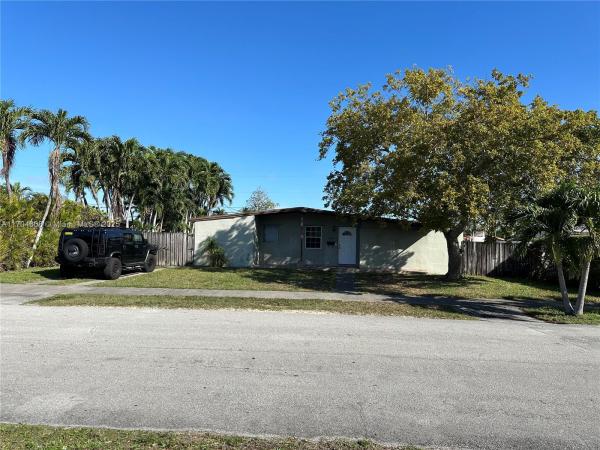 Westwood Lakes Residential, 10915 SW 52nd Dr, Westwood Lakes, Florida 33165, image 1