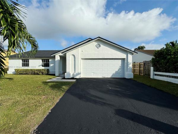 13823 SW 285th St, Unincorporated Dade County, Florida 33033, image 1