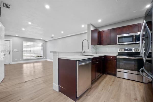 Crown Colony, 2941 Cambridge Ln, Cooper City, Florida 33026, image 2
