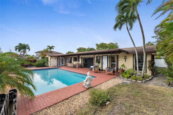 Kendale Lakes No HOA, 14100 SW 82nd St, Kendale Lakes, Florida 33183, image 1