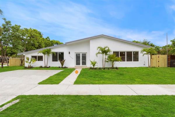 Highland Manor, 17600 NE 4th Ave, North Miami Beach, Florida 33162, image 1