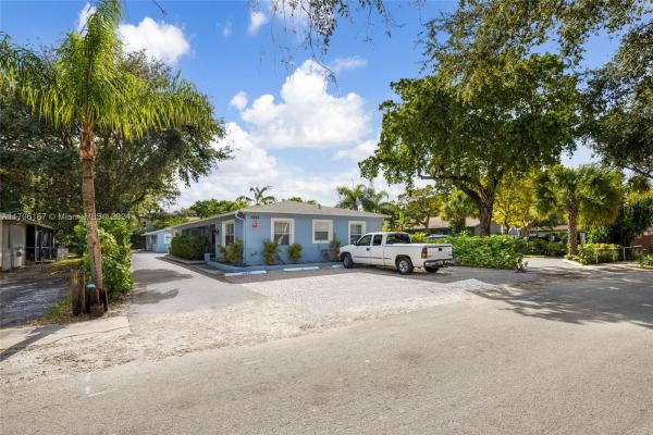 Hollywood Little Ranches, 2302 Taylor St, Hollywood, Florida 33020, image 2