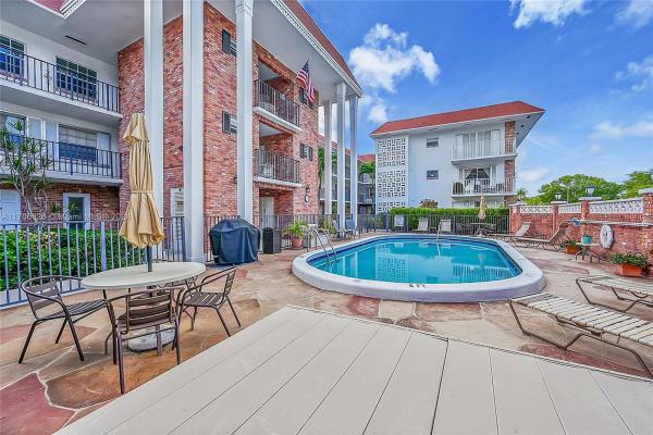 Colonial Manor West, 2424 NE 9th St #109, Fort Lauderdale, Florida 33304, image 1