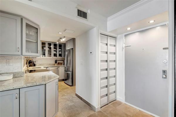 The Riviera, 2401 Collins Ave #1411, Miami Beach, Florida 33140, image 3