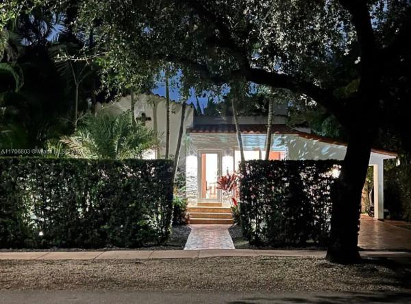 Davis Orchard, 1506 El Rado St, Coral Gables, Florida 33134, image 1