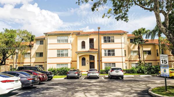 Coral Key, 3400 N Pinewalk Dr N #915, Margate, Florida 33063, image 1