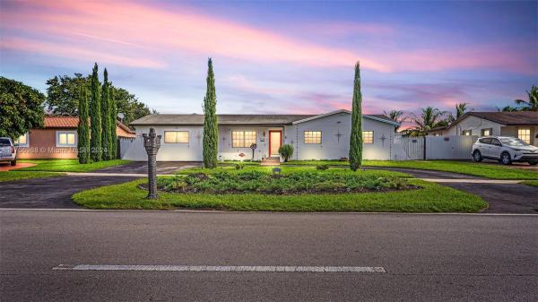 Royale Green, 4231 SW 132nd Ave, Kendale Lakes, Florida 33175, image 1