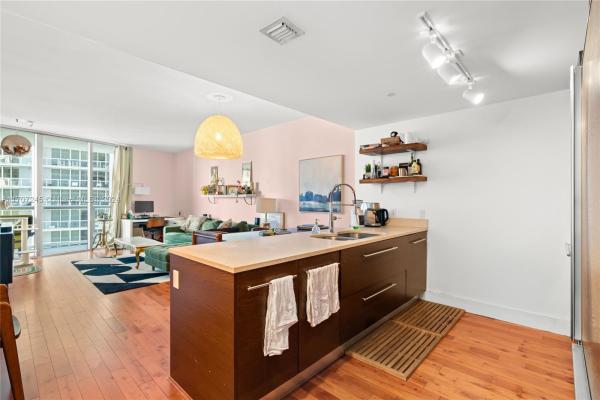 Icon Brickell Tower 1, 475 Brickell Ave #2711, Miami, Florida 33131, image 1